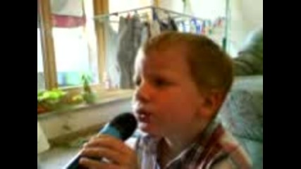 малкко детенце пее песен на Токио Хотел Durch den Monsun 
