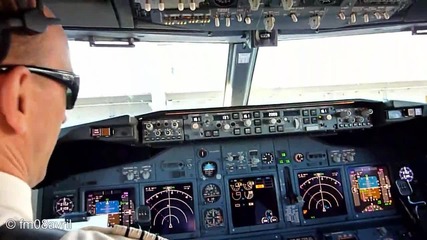 Landing - in - Rome - (cockpit) - Boeing - 737 - 800 - [hd][www.savevid.com]
