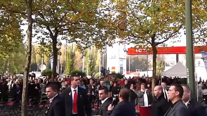 Звездата Жан - Клод Ван Дам дава реч на откриването на статуя си посветена в негова чест