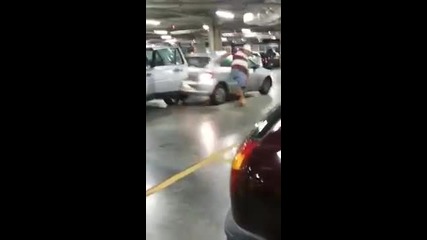 Разгорещен спор за място на паркинга в мол