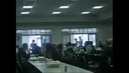 Идиоти Тичат Голи В У - Щен Стол