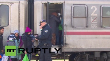 Serbia: Belgrade and Zagreb unite to put on trains for refugees
