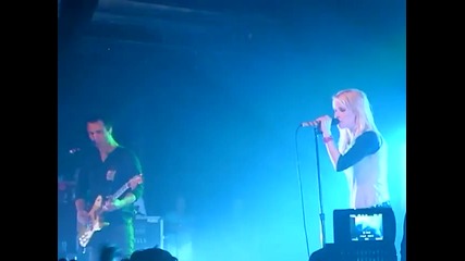 Paramore - Turn It Off (live)