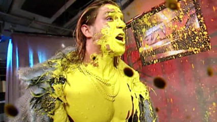 Jeff Hardy covers Johnny Nitro and Melina with paint: Raw, September 11, 2006