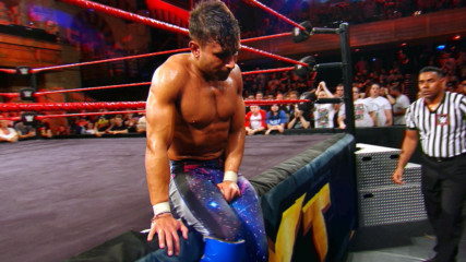 Noam Dar gives a standing ovation to the Cambridge crowd at NXT UK: WWE.com Exclusive