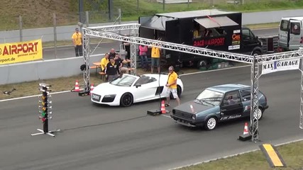 Audi R8 V10 Spyder vs Vw Golf 2 R32 Turbo