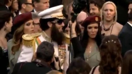 Диктаторът(the Dictator) На връчването на Оскарите + секси бодигардkи!!!