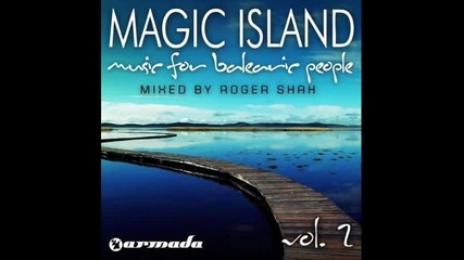 Fast Distance vs. Dimension - Hold Me Love Me [magic Island]