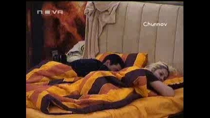Пияницата Павлин изсипва шампоани върху леглото на Баба и Дедо Каменарови Big Brother Family13.04.10 
