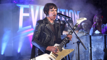 Lzzy Hale & Nita Strauss deliver a blistering aural assault to open historic event: WWE Evolution 2018 (WWE Network Excl