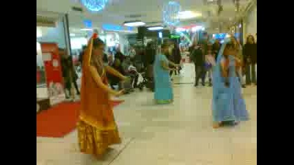 индийски танц в The Molla