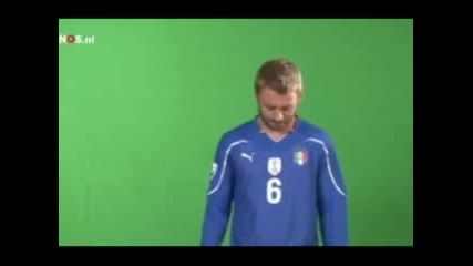 Футболни звезди участват в реклама Де Роси се смее : D