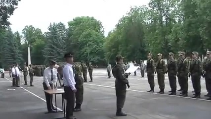 Неочаквана изненада по време на военна церемония