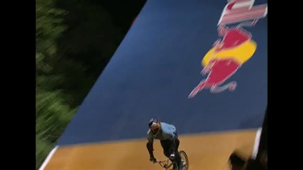 Kevin Robinson sets Bmx World Record! 27 Feet! 