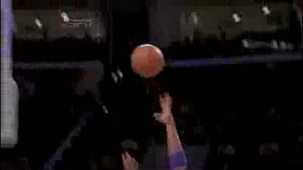 Kobe Bryant points at Jeff Van Gundy 