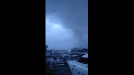 Торнадо в Хамптън