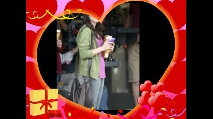 on set - valentines day Emma Roberts, Taylor Swift