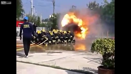 Пожарникари се изгарят по време на тренировка