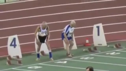 Двама дядовци бягат 100 метра за 20 секунди