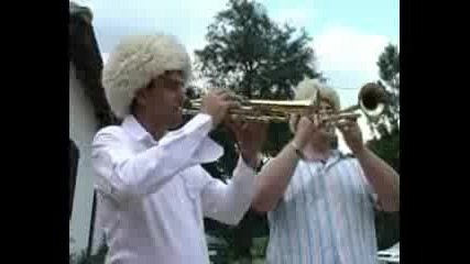Carobnjaci-sedje Pera pe djiban