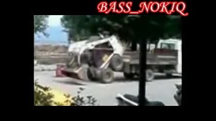 Така се качва трактор в камион 