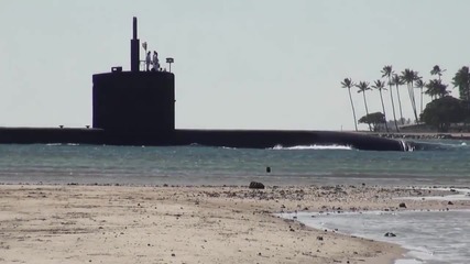 Подводница се завръща в Пърл Харбър след шестмесечно плаване в Тихия океан