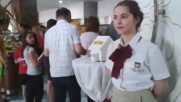 "По 7 пъти на ден ядат само хобитите и българите на ол инклузив!" ;)