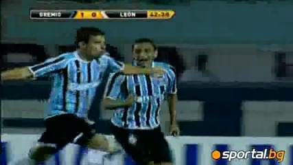 Гремио - Леон де Уануко 2 - 0 