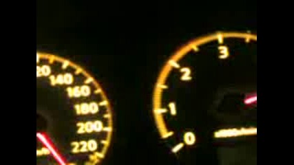 Кола подминава 220км/ч 