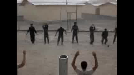Тренировката на войниците в Ирак - да правят палячо 