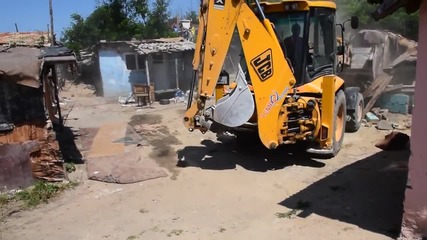 Събаряне на незаконни постройки в "гъбената махала" 2- Варна
