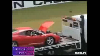 Много тъпо изпълнение с Ferrari 