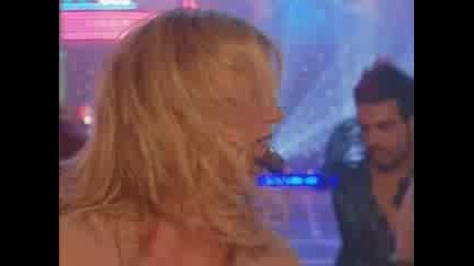 Britney Spears - Overprotected На Живо