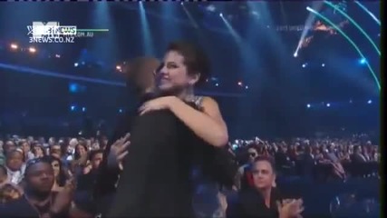Джъстин Бийбър и Селена Гомези се целуват на наградите V M A