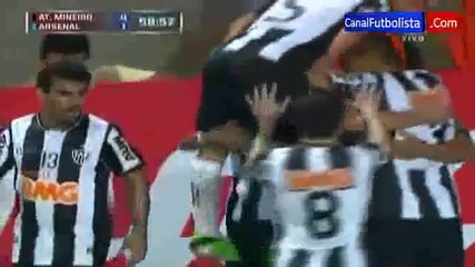 Роналдиньо вкарва страхотен гол за Атлетико Минейро срещу Арсенал ( Копа Либертадорес )