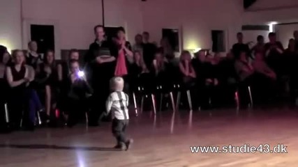 2 year old dancing the jive .in