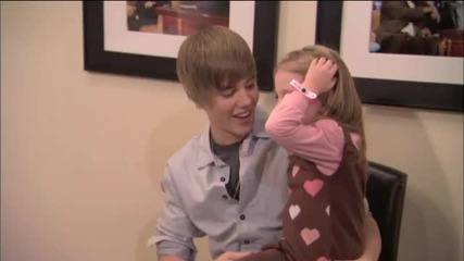 Малка фенка на Justin Bieber реве защото го обичала Смях Вижте 