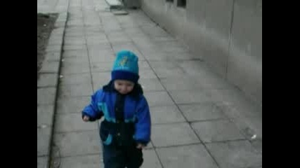 Дете Тича Пред Блока