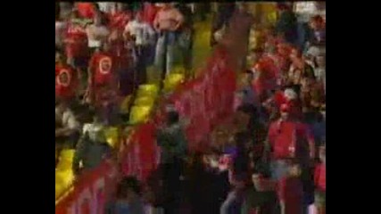 Лудата агитка на Цска чупи седалки