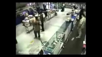 Какво Ли Търси Постоянно Този Човек?