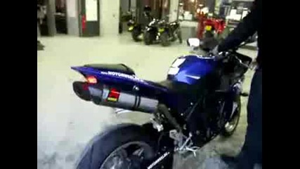 Yamaha R1 2009 Akra Evo full exhaust.avi