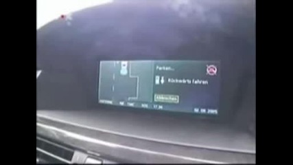 Кола Се Паркира Абсолютно Сама