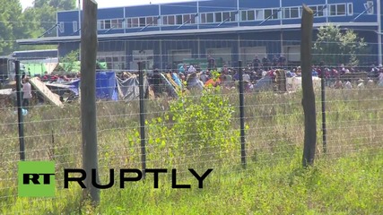 Hungary: Hundreds of refugees sent to overcrowded detention centre in Roszke
