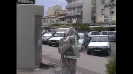 Remi Gaillard - Тоалетна отичаща се на улицата
