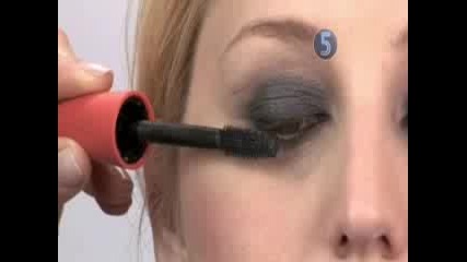 How to create a smoky eye effect