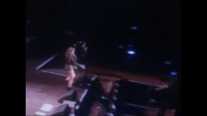 Demi in Los Angeles S01 E04