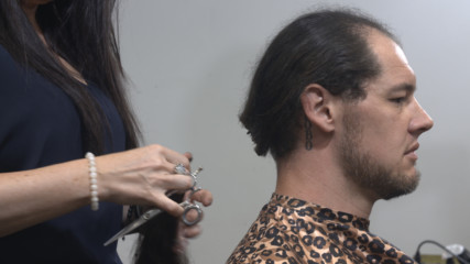 Baron Corbin cuts his hair: WWE.com Exclusive, June 11, 2018