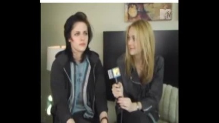 Kristen Stewart and Dakota Fanning interview about The Runaways (24.01.2010) 