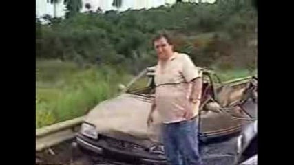 Катастрофа на завой! Това се случва, когато си самонадеян зад волана! 