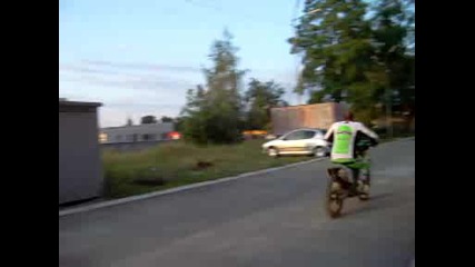 kawasaki kx450f wheelie